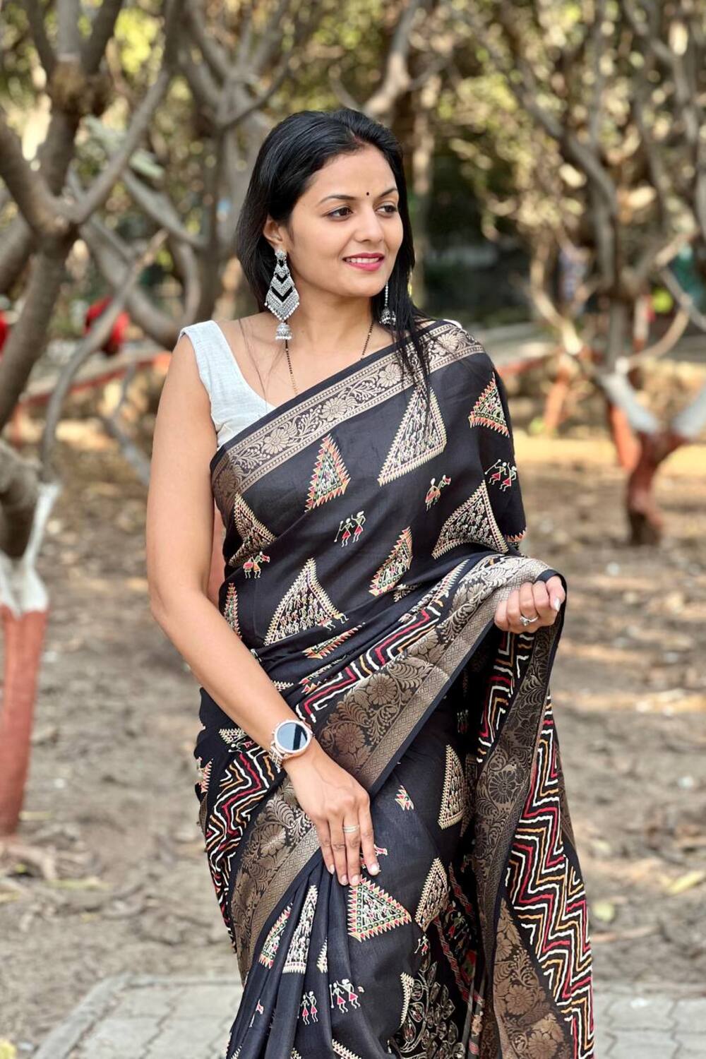 Beautiful Soft Dola Jacquard Saree with Floral Design & Rich Contrast Border